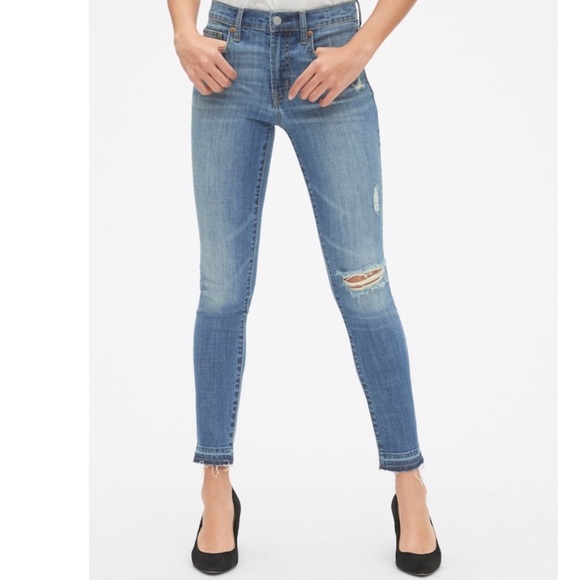 GAP Denim - Gap distressed skinny jeans🌟